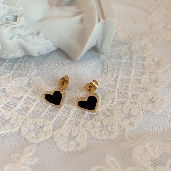 [14K Gold Plated] Black Heart Shaped Stud Earrings - Picture 4 of 9